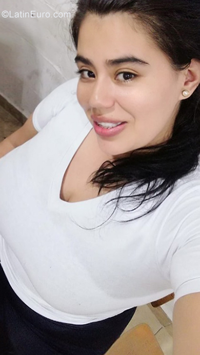 Date this pretty Colombia girl Deisy from Bogota CO25587