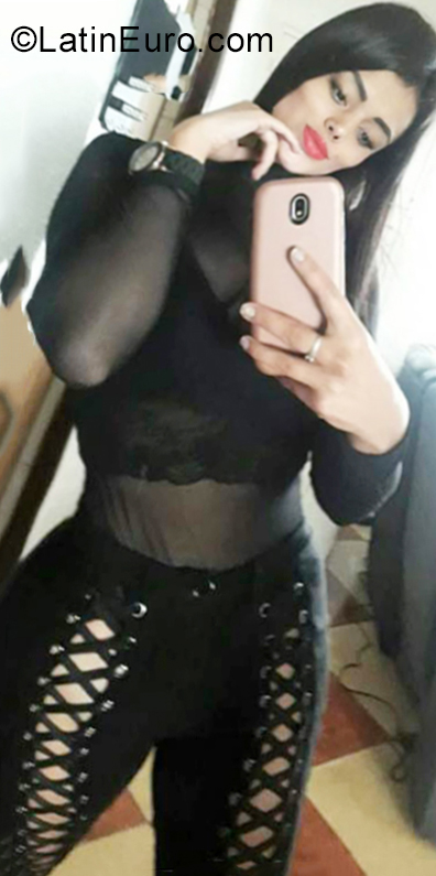 Date this happy Colombia girl Kim from Bogota CO25616