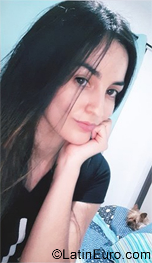 Date this pretty Colombia girl Fernanda from Cali CO26145