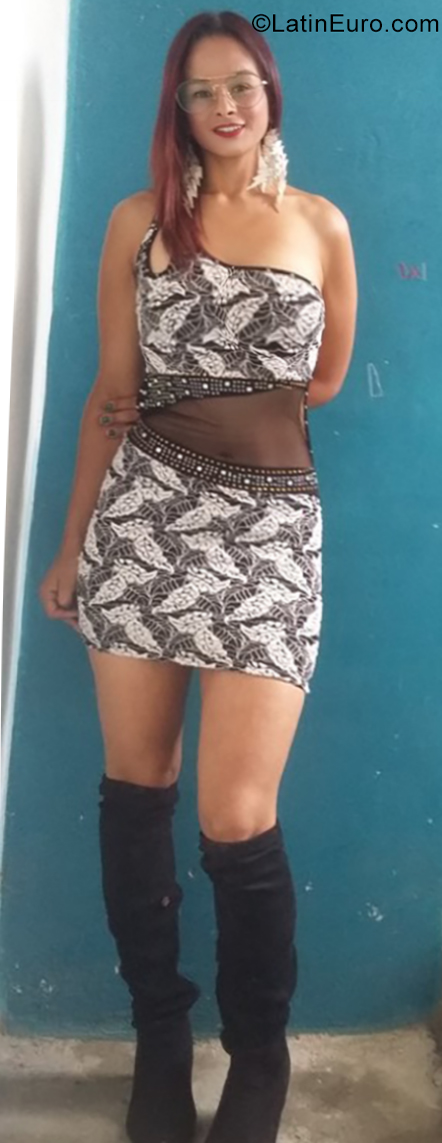 Date this lovely Colombia girl Damaris from Manizales CO25675