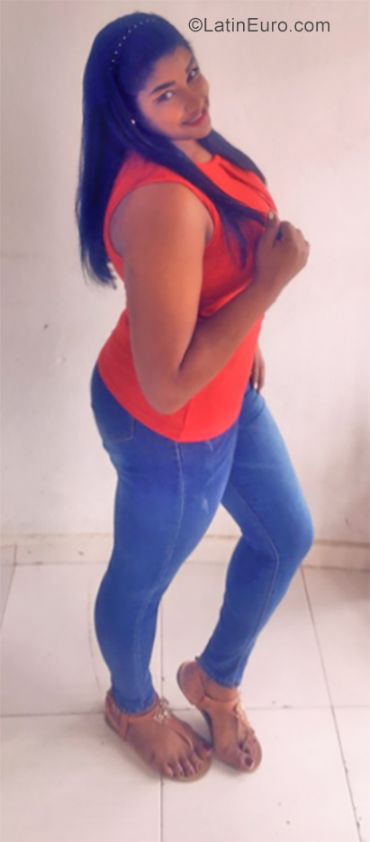 Date this pretty Dominican Republic girl Glady from Santo Domingo DO35345