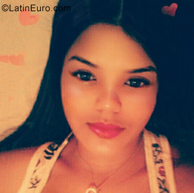 Date this pretty Dominican Republic girl Ambar from Santo Domingo DO35372