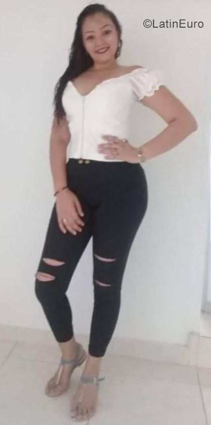 Date this voluptuous Colombia girl Gabriela from Santa Marta CO25702