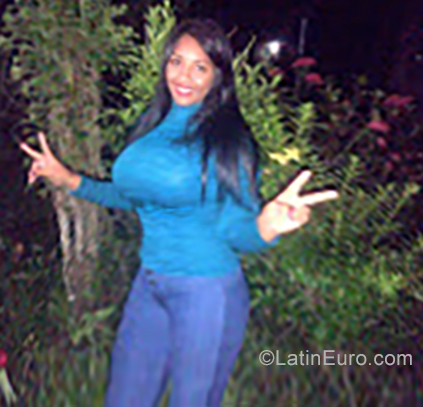 Date this foxy Venezuela girl Geraldine from Caracas VE2537