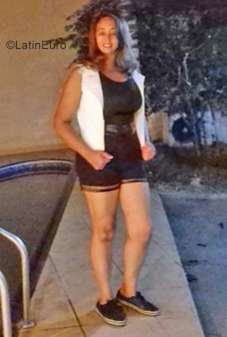 Date this pretty Brazil girl Cleo from Goiania BR10872