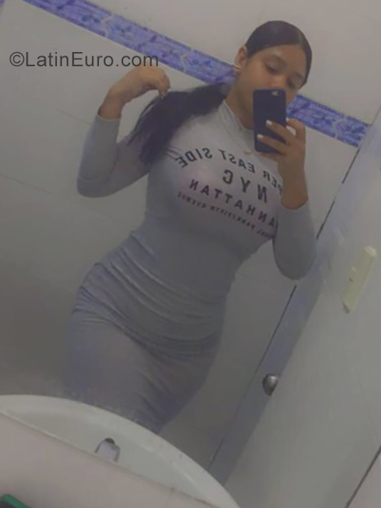 Date this sultry Dominican Republic girl Genesis from Mao Valverde DO35850