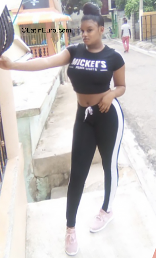 Date this good-looking Dominican Republic girl Crismary from Puerto Plata DO35479