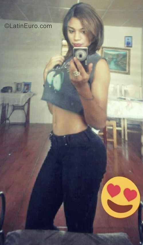 Date this pretty Venezuela girl Cecilia from Caracas VE2554