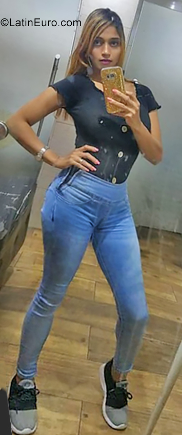 Date this stunning Dominican Republic girl Ana from Santo Domingo DO35496
