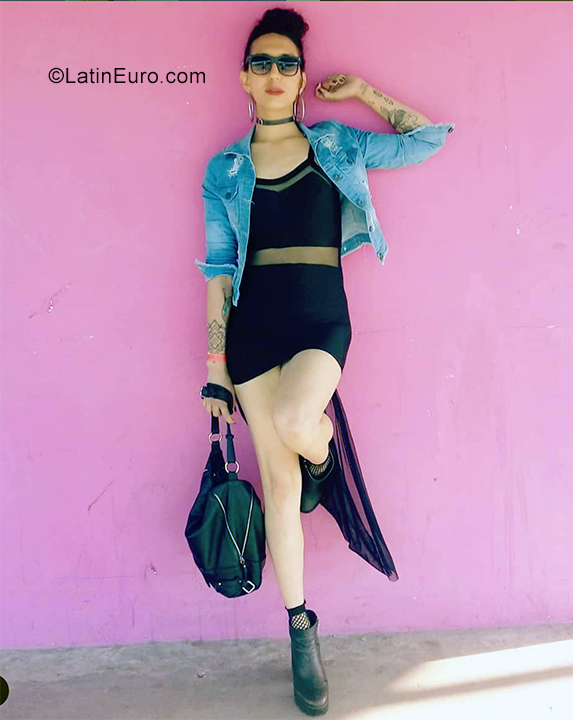 Date this nice looking Argentina girl Gala from Buenos Aires AR207