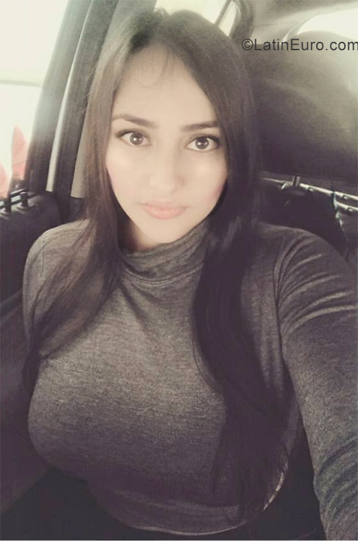 Date this voluptuous Venezuela girl Elamar from San Cristobal VE2558