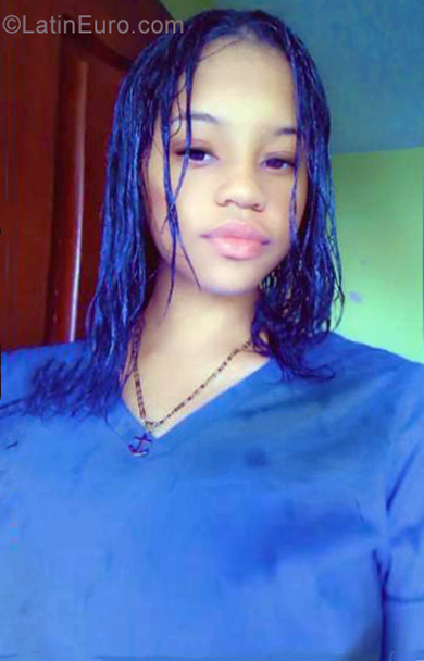 Date this exotic Dominican Republic girl Emily from Santo Domingo DO35515