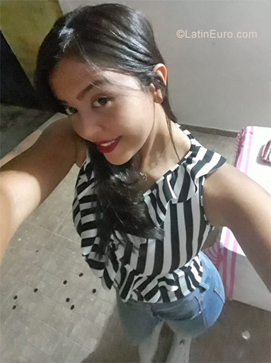 Date this hot Colombia girl Claudia from Barrancabermeja CO25809