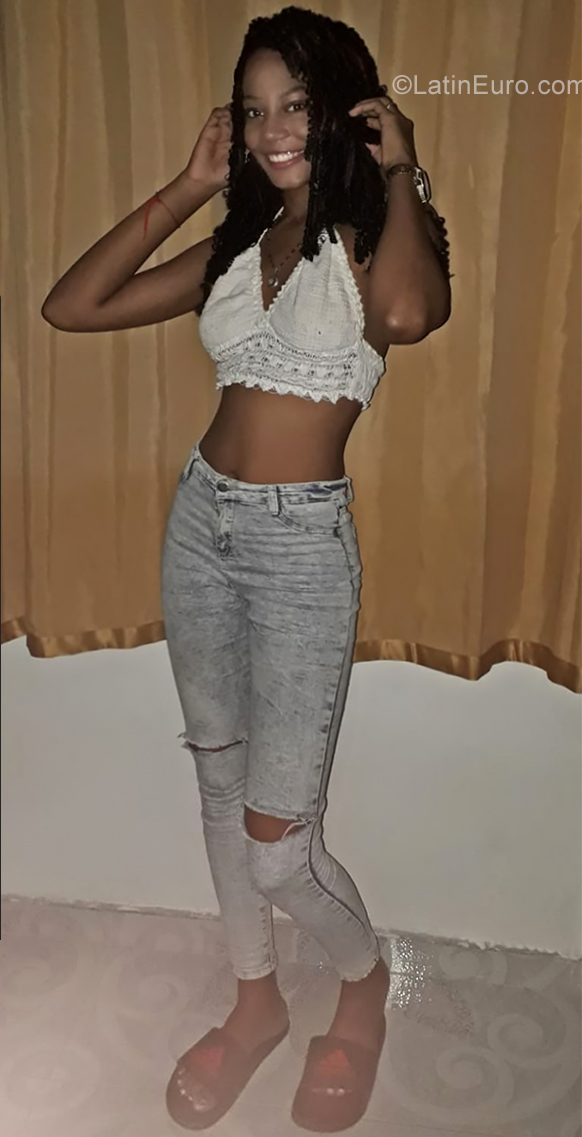 Date this tall Colombia girl Kiaria from Santa Marta CO25815