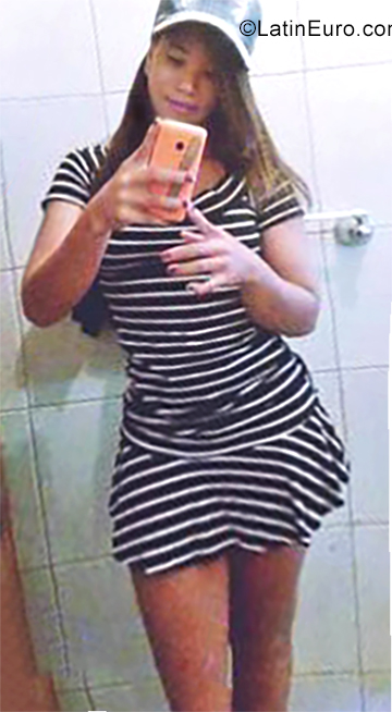 Date this charming Brazil girl Ana from Betim BR10878