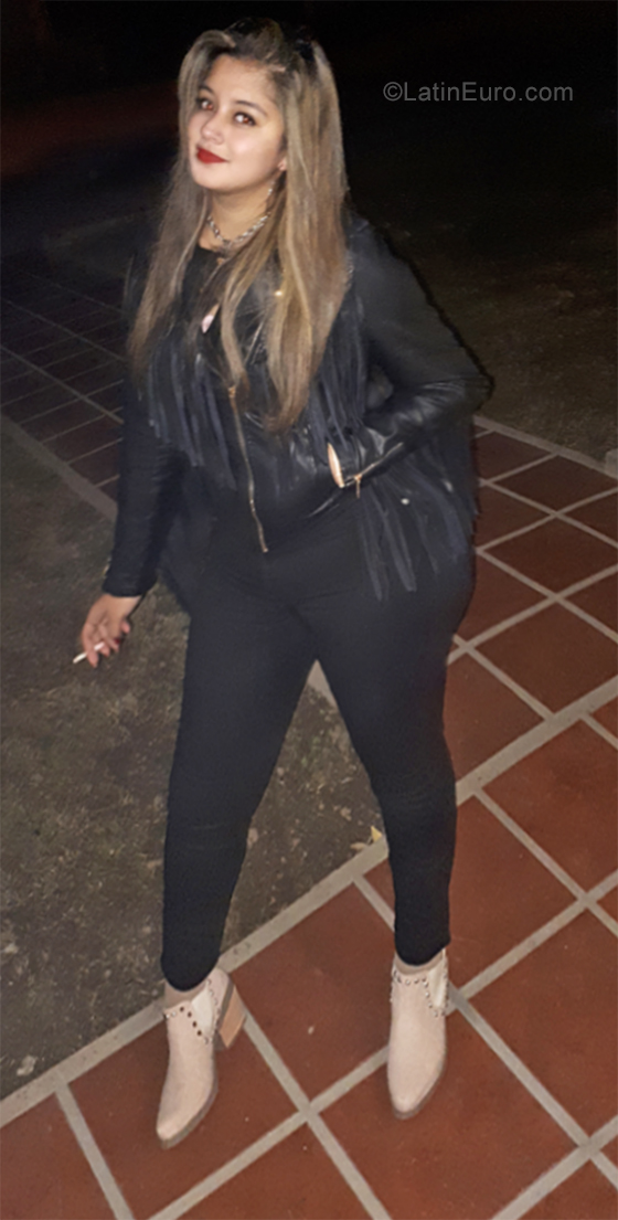 Date this athletic Argentina girl Eve from Cordoba AR212