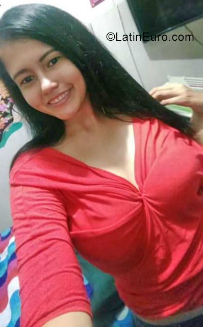 Date this hot Colombia girl Lucia from Cartagena CO25832