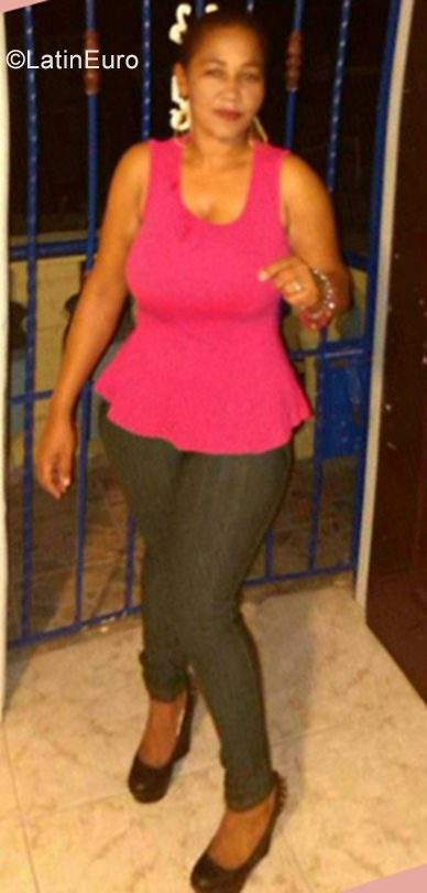 Date this fun Dominican Republic girl YOSELYN from Santo Domingo DO35586