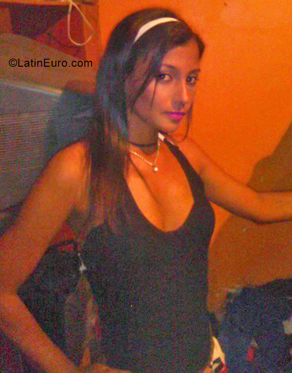 Date this athletic Venezuela girl Chaly from Cabudare VE2570