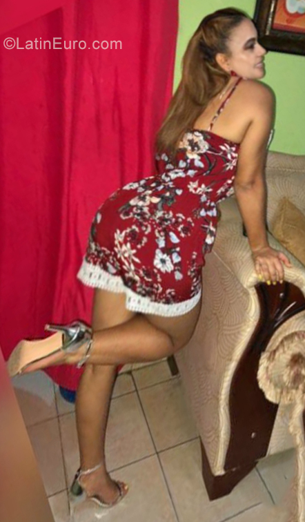 Date this gorgeous Dominican Republic girl Diosia from San Cristobal DO35594