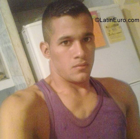 Date this lovely Venezuela man William from Barcelona VE2592
