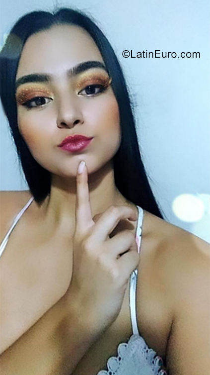 Date this tall Colombia girl Dani from Medellin CO25884