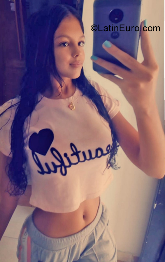 Date this sensual Venezuela girl Daniela from Maracaibo VE2600