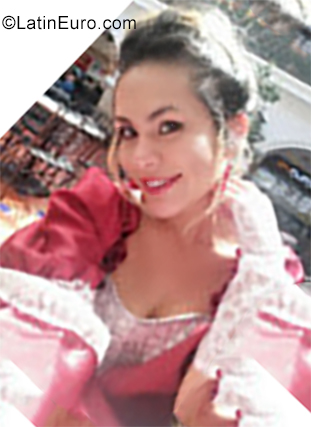 Date this lovely Ecuador girl Alondra from Quito EC358