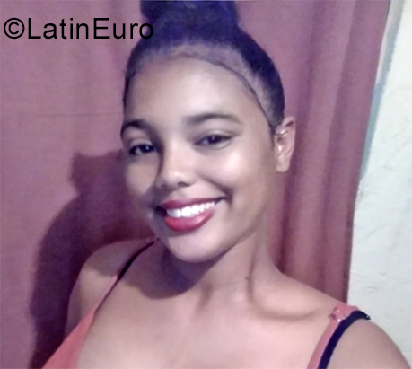 Date this hot Dominican Republic girl Erika from San Francisco de Marcoris DO35693