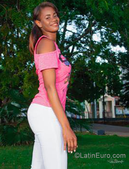 Date this passionate Dominican Republic girl Yalitza from Dajabon DO35702