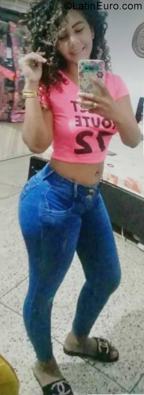 Date this charming Venezuela girl Roxana from Valencia VE2613