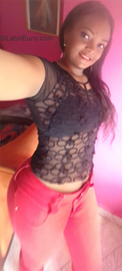 Date this fun Colombia girl Yuly from Buenaventura CO25908