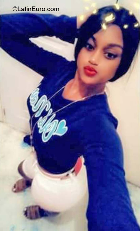 Date this passionate Dominican Republic girl Leslie from Moca DO35727