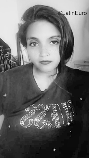 Date this happy Colombia girl Electra from Bogota CO25918