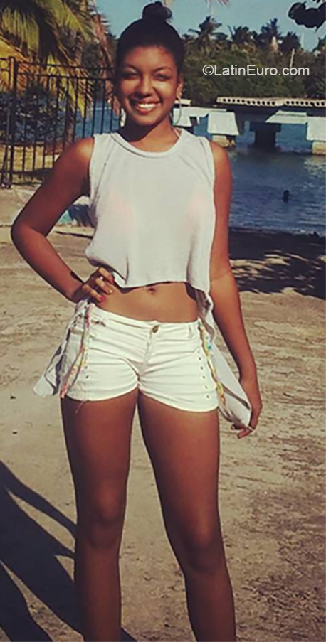 Date this lovely Cuba girl Kitty from Havana CU572