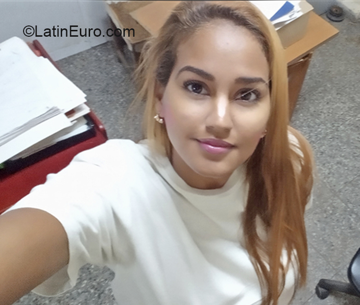 Date this georgeous Cuba girl Daylin from Havana CU573