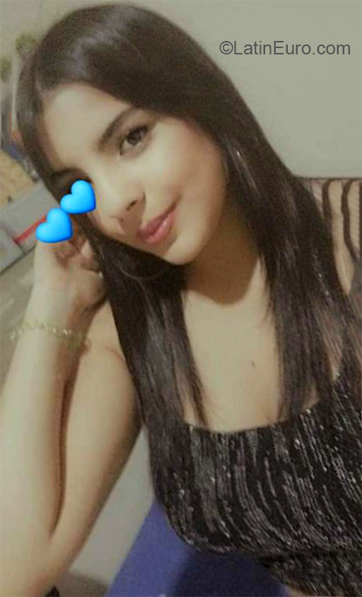 Date this passionate Colombia girl Dahiana from Medellin CO27025