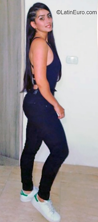 Date this hard body Colombia girl Valentina from Pereira CO25957