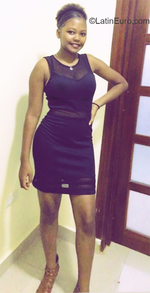 Date this delightful Dominican Republic girl Winia from Higuey DO35873