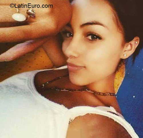 Date this georgeous Colombia girl Lorena from Pereira CO25982