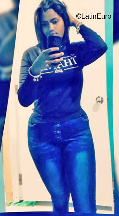 Date this happy Dominican Republic girl Luz maria from Santo Domingo DO35910