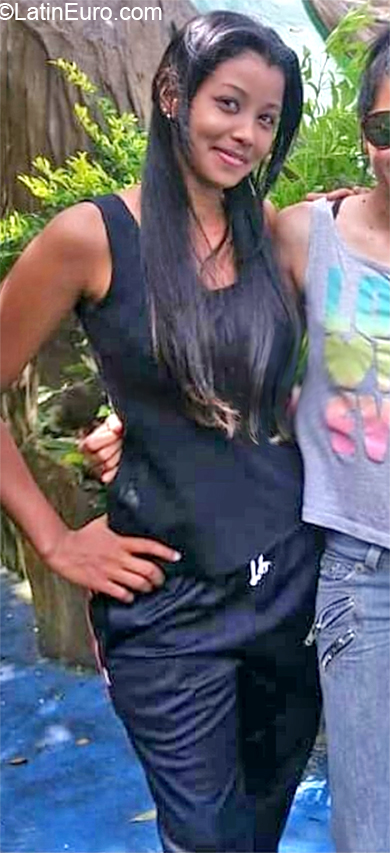 Date this stunning Venezuela girl Migedy from Zaraza VE2687