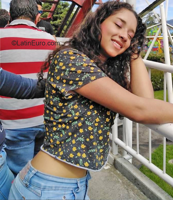 Date this charming Colombia girl Michel from Villavicencio CO26017
