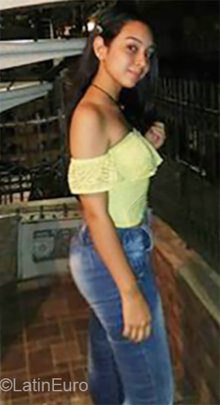 Date this attractive Colombia girl Angi from Cali CO26025