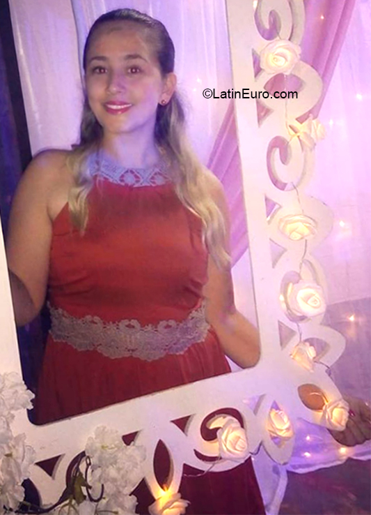 Date this lovely Colombia girl Silvia from Bucaramanga CO26027