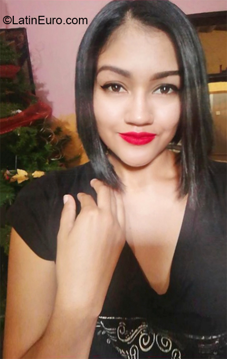 Date this georgeous Venezuela girl Eduarlis from La Victoria VE2697