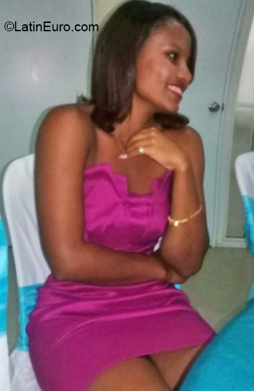 Date this delightful Dominican Republic girl LARISSA from Santo Domingo DO36032