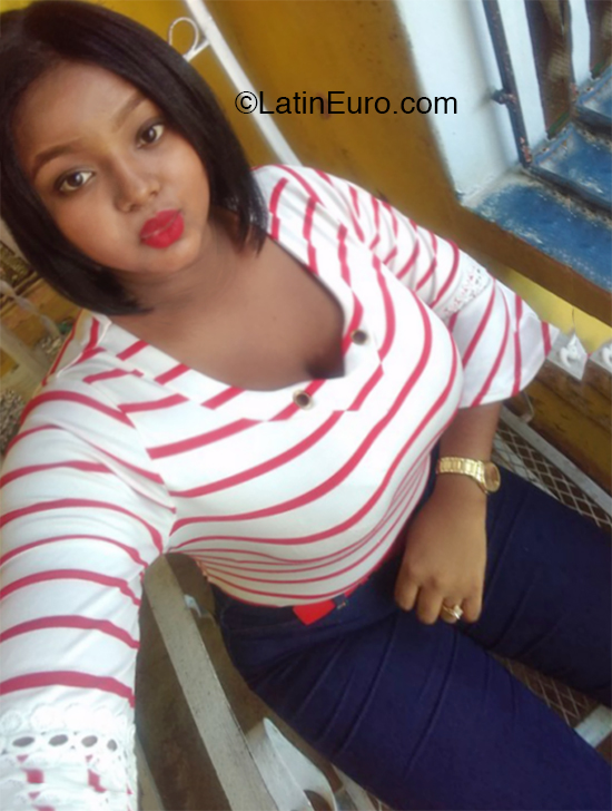 Date this voluptuous Dominican Republic girl Mariel from Santo Domingo DO36082