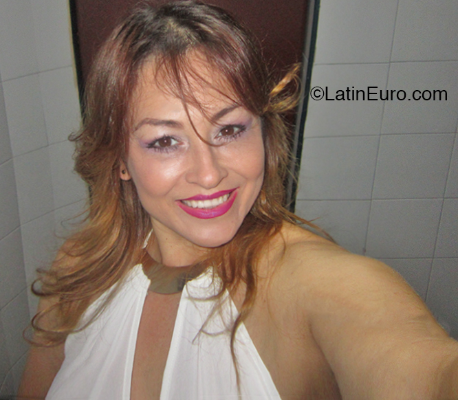 Date this voluptuous Colombia girl Francia from Cali CO26064