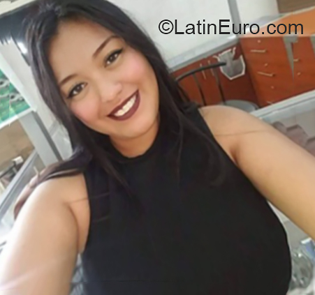 Date this nice looking Guatemala girl Yanni from Guatemala City GT115